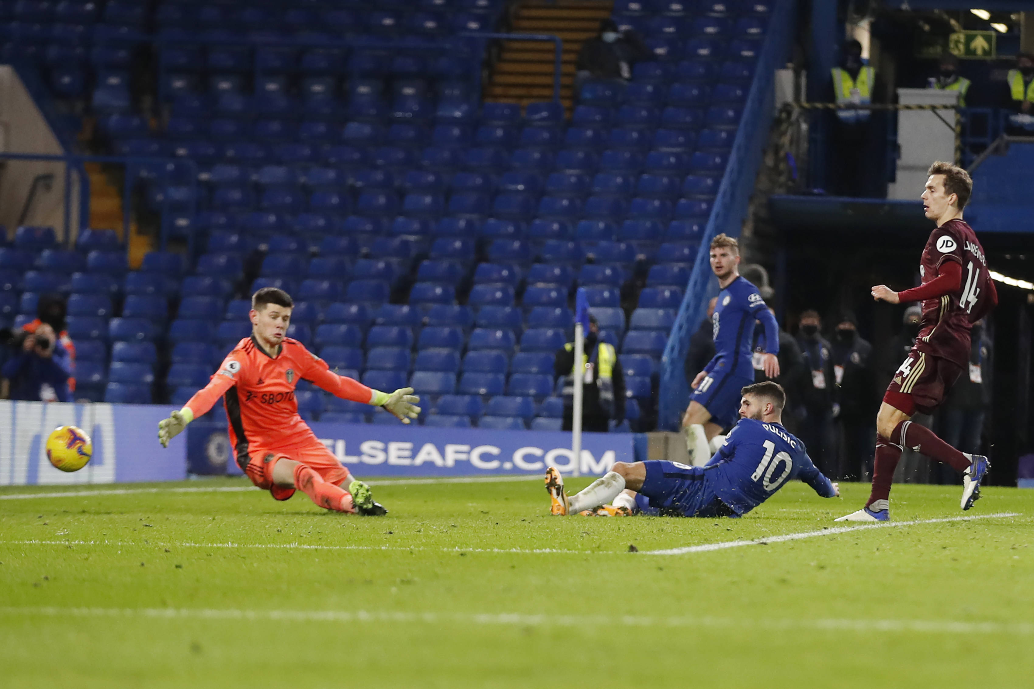 继续保持在 继续保持在