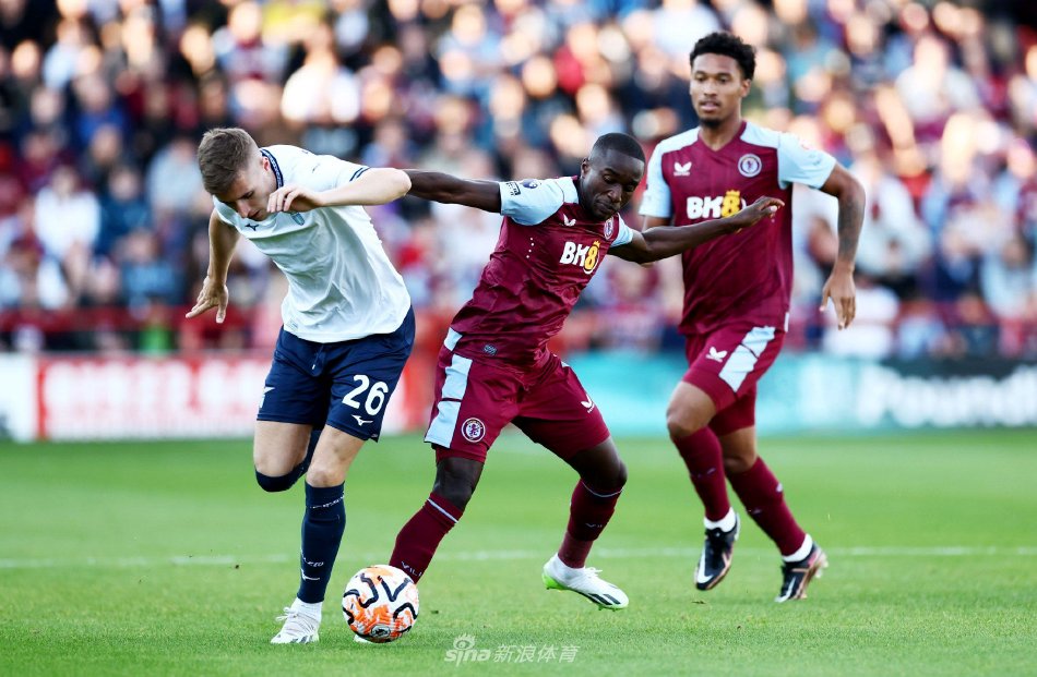 一位卫冕亚 一位卫冕亚